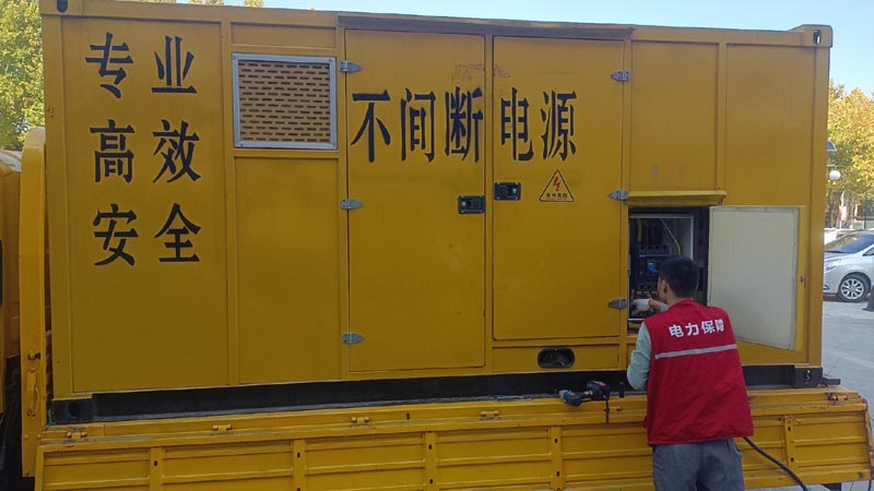 北湖柴油发电机组和UPS电源配合使用时，如何避免切换过程中的电力中断？